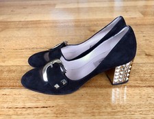 Usado, Bombas Valentino Garavani de camurça preta biqueira redonda com salto Rockstud dourado, tamanho 36 comprar usado  Enviando para Brazil