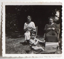 Women knitting sewing d'occasion  Expédié en Belgium