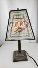 Abajur de mesa antigo enferrujado NBA Oklahoma Thunder vidro basquete metal 15" , usado comprar usado  Enviando para Brazil