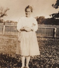 1920s old woman for sale  Mission