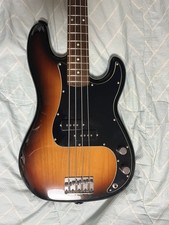 contra baixo squier comprar usado  Enviando para Brazil