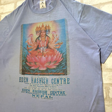 Camiseta Vintage Anos 90 Eden Hashish Centre Nepal Deusa Hindu Gayatri Mata Lótus G comprar usado Camiseta Vintage Anos 90 Eden Hashish Centre Nepal Deusa Hindu Gayatri Mata Lótus G comprar usado  Enviando para Brazil