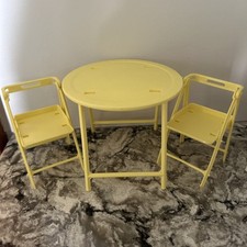 MESA DOBRÁVEL VINTAGE BARBIE AMARELO PLÁSTICO PÁTIO/COZINHA E 2 CADEIRAS comprar usado  Enviando para Brazil