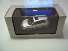1:43 AUTOart * VW Golf V Sportline 5-türig (1K) * Reflexsilber Met. *  OVP & TOP comprar usado  Enviando para Brazil