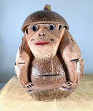 BANCO DE MACACO DE COCO ESCULPIDO COM COPOS E CHAPÉU DE COCO ~ 9 1/2" ~ LEMBRANÇA DE VIAGEM comprar usado BANCO DE MACACO DE COCO ESCULPIDO COM COPOS E CHAPÉU DE COCO ~ 9 1/2" ~ LEMBRANÇA DE VIAGEM comprar usado  Enviando para Brazil