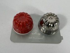 Usado, Shakers de sal e pimenta 2018 Hallmark Bundt Cake Pan - Pacote original comprar usado  Enviando para Brazil