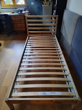 Base letto legno. usato  Valenzano
