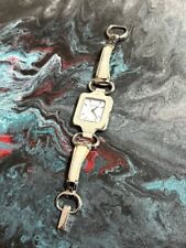 Gucci YA130404 Biały skórzany / stalowy zegarek damski, używany na sprzedaż  PL