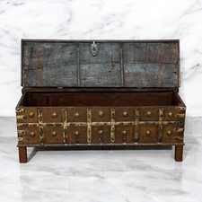 Baú de teca vintage – Mesa de centro de madeira de 90 anos com detalhes de metal comprar usado  Enviando para Brazil