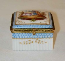 Linda caixa de porcelana pintada à mão cena de cortejo marca de espada cruzada azul comprar usado  Enviando para Brazil