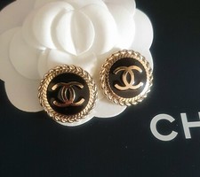 Set bottoni chanel usato  Italia