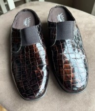 REDUZIDO!! Berços para caminhada!! Slides de couro marrom crocodilo. Tamanho 9 EUA comprar usado  Enviando para Brazil