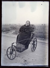 Femme âgée handicapée d'occasion  Paris V
