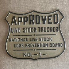 Usado, Placa de publicidade vintage americana de metal estoque vivo caminhão emblema caminhão 10” x 9 comprar usado Usado, Placa de publicidade vintage americana de metal estoque vivo caminhão emblema caminhão 10” x 9 comprar usado  Enviando para Brazil