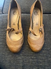 Evans women tan for sale  CARLISLE