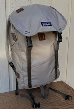 Mochila Patagonia Arbor Classic detalhes de couro. Bolso com capuz. Parte traseira acolchoada comprar usado  Enviando para Brazil