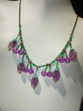 COLAR LAVALIERE TCHECO ART DÉCO VIDRO ROXO TULIPAS E BAGAS VERDE IRIDESCENO comprar usado  Enviando para Brazil