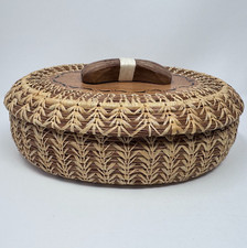 Agulha de pinho e cesta de madeira com tampa oval média 11" pintada à mão frango assinado comprar usado  Enviando para Brazil