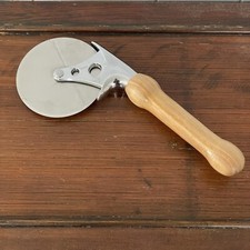 Roda de cortador de pizza profissional resistente 1 lb cabo de madeira aço inoxidável comprar usado  Enviando para Brazil