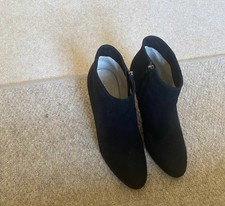 Hobbs size women for sale  SURBITON