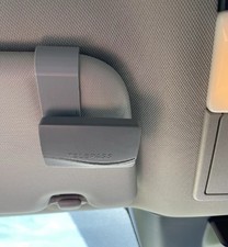 Clip aletta parasole usato  Fermo