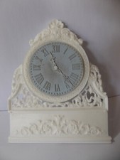 Casa de bonecas branco com mostrador azul ornamentado cama francesa relógio de parede cabeceira, usado comprar usado  Enviando para Brazil
