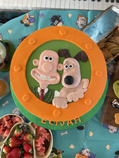 Wallace gromit cake for sale  CHESSINGTON