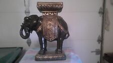 Elefante de pie sobre un pedestal, pieza vintage negra y dorada segunda mano  Embacar hacia Mexico