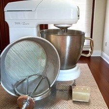 Viking Pro 7qt. Mezclador Blanco Modelo VSM700 1000 W con 2 Batidoras y Accesorios de Tazón segunda mano  Embacar hacia Mexico