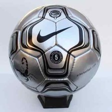 Pallone calcio nike usato  Spedire a Italy