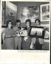 1971 Press Photo Principais vencedores da competição West Bank Art Guild em Oakwood comprar usado  Enviando para Brazil