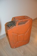 Jerrican anglais marqué d'occasion  Saint-Fargeau-Ponthierry