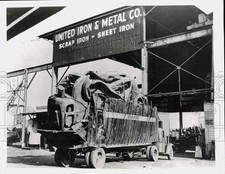 1942 Press Photo Sucata de ferro entregue à planta de processamento nos EUA durante a Segunda Guerra Mundial comprar usado  Enviando para Brazil