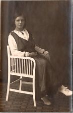 MULHER LINDA JOVEM : CADEIRA ANTIGA : TÊNIS : RPPC comprar usado MULHER LINDA JOVEM : CADEIRA ANTIGA : TÊNIS : RPPC comprar usado  Enviando para Brazil