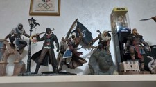 Statuette assassin creed usato  Siracusa
