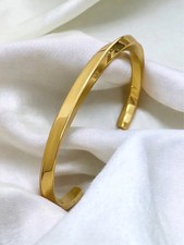 Bracelet manchette moderne d'occasion Bracelet manchette moderne d'occasion  Expédié en France