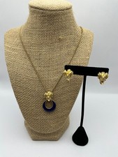 Usado, Conjunto de brincos e colar Goldette tom dourado cabeça de carneiro e lápis falso redondo acen comprar usado  Enviando para Brazil