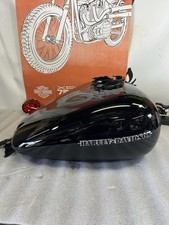 Tanque de turismo Harley Davidson preto vívido fabricante de equipamento original com um pequeno nic comprar usado  Enviando para Brazil