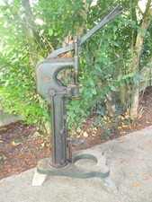 Ancienne bouchonneuse bouteill d'occasion  Reuilly