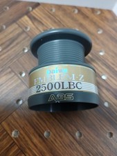 Daiwa emblem 2500lbc d'occasion  Expédié en Belgium