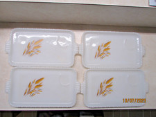 Conjunto de 4 – Pratos de lanche vintage Fire King design trigo vidro leitoso, usado comprar usado Conjunto de 4 – Pratos de lanche vintage Fire King design trigo vidro leitoso, usado comprar usado  Enviando para Brazil