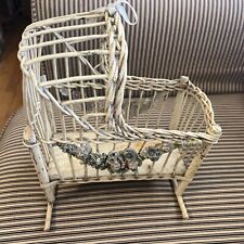 berço vintage de boneca de vime e madeira - todo brinquedo colecionável original antigo, usado comprar usado  Enviando para Brazil