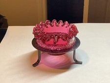 Antiga adega de sal vitoriana de vidro de cranberry soprada à mão em suporte EPNS comprar usado  Enviando para Brazil