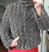 veste courte fausse fourrure d'occasion veste courte fausse fourrure d'occasion  Rouxmesnil-Bouteilles