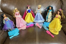 LOTE Disney Dancing Princess 6 Bonecas 1996 Mattel Belle Jasmine Pocahontas e Mais comprar usado LOTE Disney Dancing Princess 6 Bonecas 1996 Mattel Belle Jasmine Pocahontas e Mais comprar usado  Enviando para Brazil