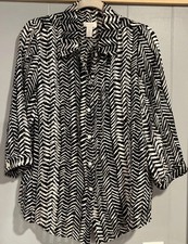 Blusa Chicos tamanho 1 preta branca listra ondulada botão para baixo camisa semi transparente comprar usado  Enviando para Brazil