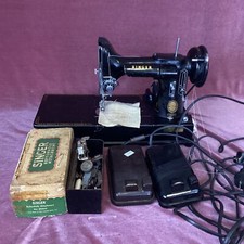 Máquina de costura e acessórios vintage Singer 222k peso pena (6E) MO#8755 comprar usado  Enviando para Brazil