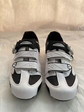 Chuteiras de ciclismo de estrada Serfas Podium tamanho 9.5 / 42.5Eu - Branco e chave comprar usado Chuteiras de ciclismo de estrada Serfas Podium tamanho 9.5 / 42.5Eu - Branco e chave comprar usado  Enviando para Brazil