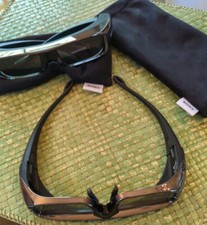 Óculos Sony 3D 2 pares TDG-BR100 e transmissor de sincronização TMR-BR100 para Sony Bravia. comprar usado  Enviando para Brazil