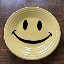PRATO DE ALMOÇO FIESTA amarelo girassol SMILEY FACE 9" Fiestaware novo, sem falhas comprar usado  Enviando para Brazil